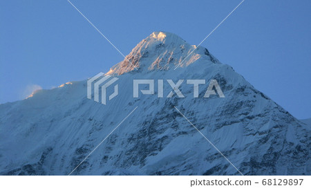 尼泊爾喜馬拉雅山Nilgiri 7,061m上午 尼泊爾喜馬拉雅山Nilgiri 7,061m上午 68129897