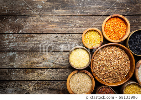 Bowls with different grains 68133996