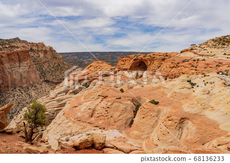 Daytime of the Beautiful Cassidy Arch of Capitol 68136233