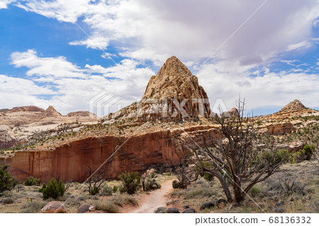 Beautiful Pectols Pyramid from the Hickman Bridge 68136332