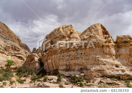 Beautiful landscape around the Hickman Bridge Beautiful landscape around the Hickman Bridge 68136350