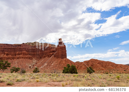 Beautiful landscape along the Chimney Rock Trail 68136378