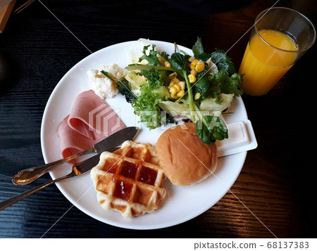The juice and breakfast plate are pretty. 68137383
