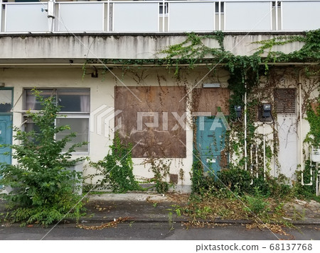 Image of a slum-style apartment house Image of a slum-style apartment house 68137768