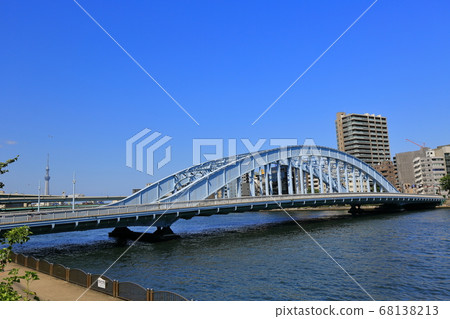 Eiji Bridge over the Sumida River in Tokyo 68138213