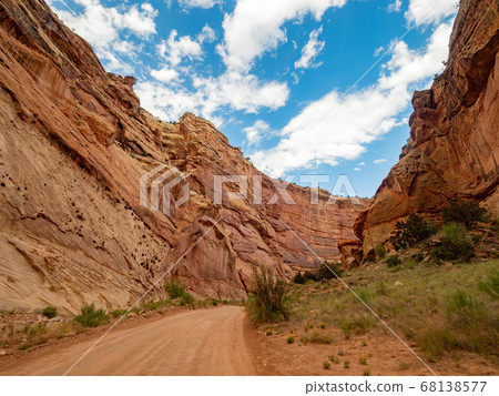 Beautiful landsacpe along the Capitol Gorge Road Beautiful landsacpe along the Capitol Gorge Road 68138577