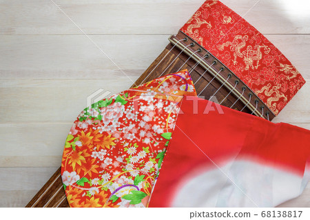 古箏和服 古箏和服 68138817