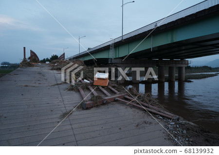 There was a lot of damage from the storm in Korea. Rainy season, storm, typhoon, rain, cloudy, damage, natural disaster There was a lot of damage from the storm in Korea. Rainy season, storm, typhoon, rain, cloudy, damage, natural disaster 68139932