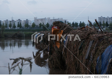There was a lot of damage from the storm in Korea. Rainy season, storm, typhoon, rain, cloudy, damage, natural disaster 68139963