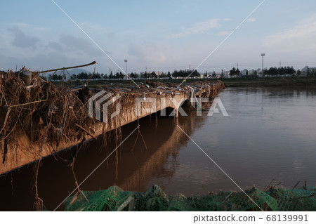There was a lot of damage from the storm in Korea. Rainy season, storm, typhoon, rain, cloudy, damage, natural disaster There was a lot of damage from the storm in Korea. Rainy season, storm, typhoon, rain, cloudy, damage, natural disaster 68139991
