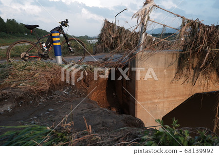 There was a lot of damage from the storm in Korea. Rainy season, storm, typhoon, rain, cloudy, damage, natural disaster 68139992