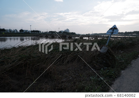 There was a lot of damage from the storm in Korea. Rainy season, storm, typhoon, rain, cloudy, damage, natural disaster There was a lot of damage from the storm in Korea. Rainy season, storm, typhoon, rain, cloudy, damage, natural disaster 68140002