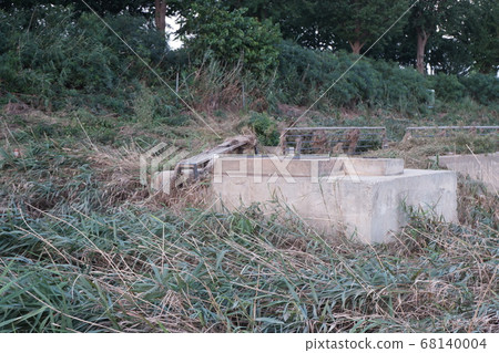 There was a lot of damage from the storm in Korea. Rainy season, storm, typhoon, rain, cloudy, damage, natural disaster There was a lot of damage from the storm in Korea. Rainy season, storm, typhoon, rain, cloudy, damage, natural disaster 68140004