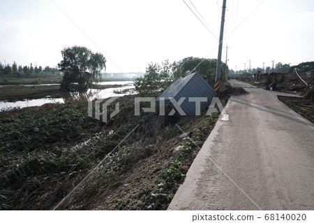 There was a lot of damage from the storm in Korea. Rainy season, storm, typhoon, rain, cloudy, damage, natural disaster There was a lot of damage from the storm in Korea. Rainy season, storm, typhoon, rain, cloudy, damage, natural disaster 68140020