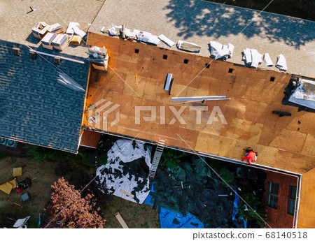Working roofers on replacing the roof of 68140518