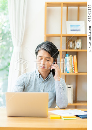 遠程辦公中間人打電話 遠程辦公中間人打電話 68141333