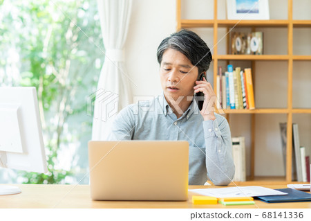 遠程辦公中間人打電話 遠程辦公中間人打電話 68141336