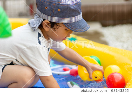 Children playing in the pool 68143265