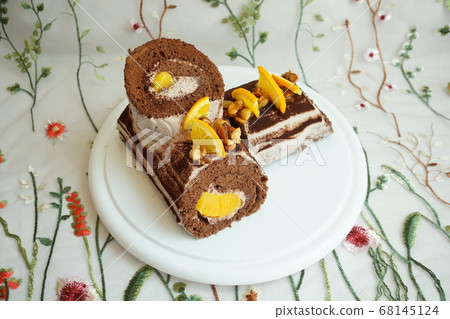 橙巧克力卷蛋糕 68145124