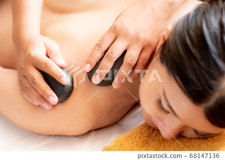 Women who receive esthetic 68147136