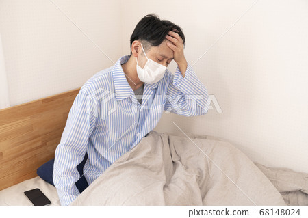 一個男人在家裡 一個男人在家裡 68148024