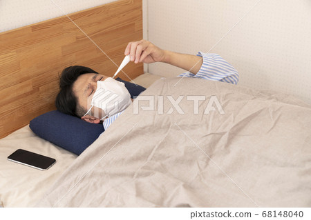 一個男人在家裡 68148040