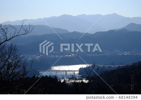 閃閃發光的Tsukui湖三井大橋和北新澤主峰[相模原市築井市1月] 68148394