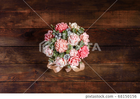 Bouquet of beautiful bright rose flowers in a gift Bouquet of beautiful bright rose flowers in a gift 68150156