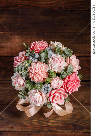 Bouquet of beautiful bright rose flowers in a gift Bouquet of beautiful bright rose flowers in a gift 68150158