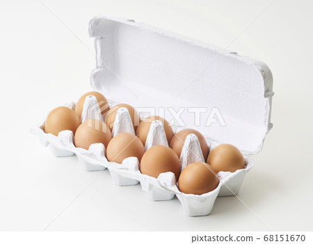 Fresh eggs in a paper pack Fresh eggs in a paper pack 68151670