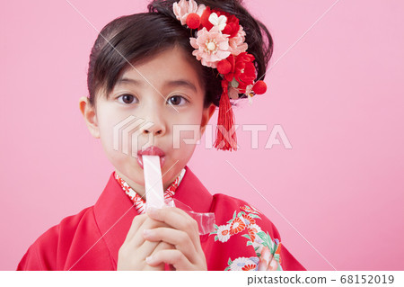 Girl eating Chitose candy 68152019