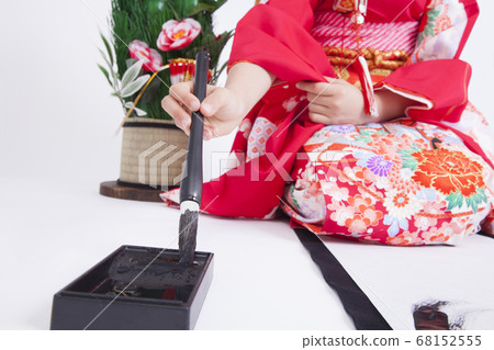 一個開始和服寫作的女孩 一個開始和服寫作的女孩 68152555