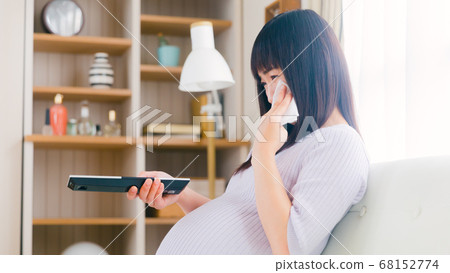 孕婦看電視眼淚活動16:9 孕婦看電視眼淚活動16:9 68152774