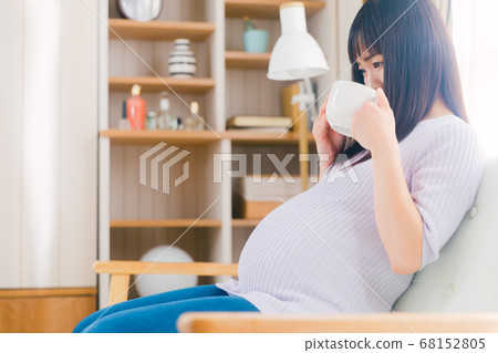 Soup pregnant woman meal 68152805
