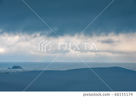 Snow scene of Tottori Sand Dunes 68155174