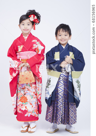 Girl in furisode and boy in hakama Girl in furisode and boy in hakama 68156965