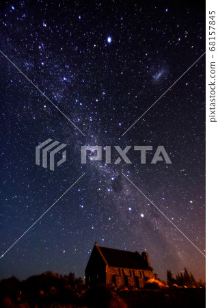 A starry view of the Milky Way taken at Lake Tekapo A starry view of the Milky Way taken at Lake Tekapo 68157845