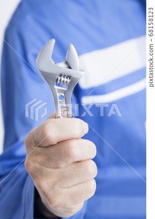 Mechanic with tools 68158123