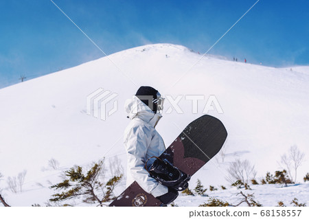 偏遠地區單板滑雪女性 68158557