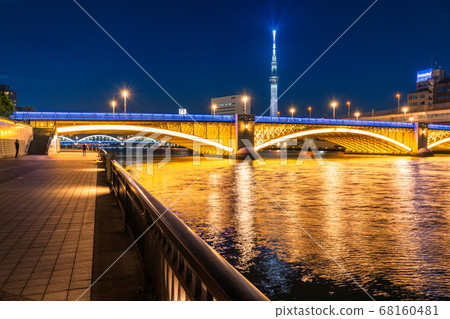 《東京》天空樹和倉前橋照亮 《東京》天空樹和倉前橋照亮 68160481