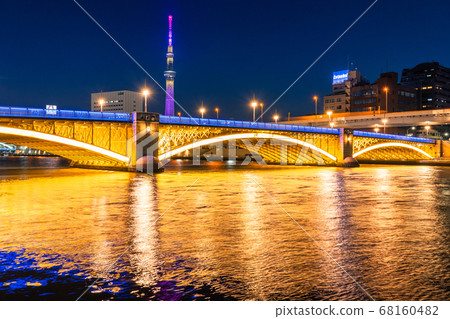 《東京》天空樹和倉前橋照亮 《東京》天空樹和倉前橋照亮 68160482