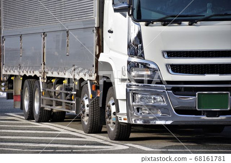 Japanese heavy-duty truck, low-floor 4-axle vehicle Japanese heavy-duty truck, low-floor 4-axle vehicle 68161781