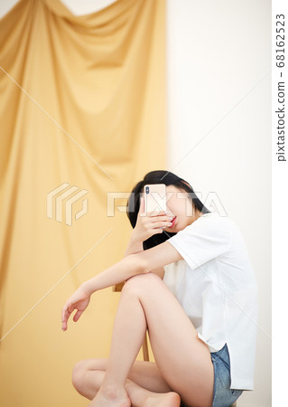 Young woman enjoying leisure at home 68162523