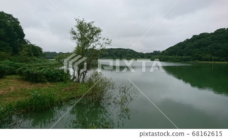山中的湖 山中的湖 68162615
