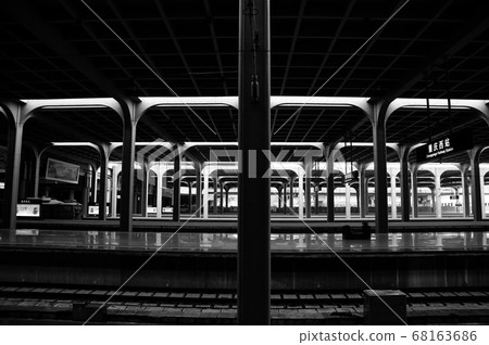 Chongqing Railway Station Platform Chongqing Railway Station Platform 68163686