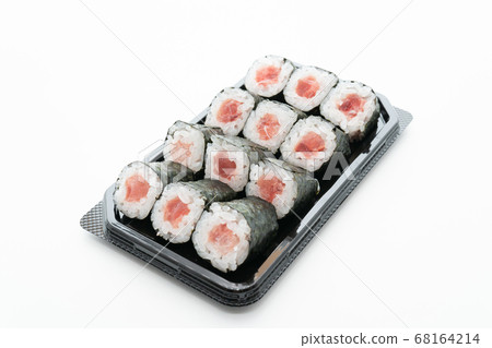 Tuna roll with tuna 68164214