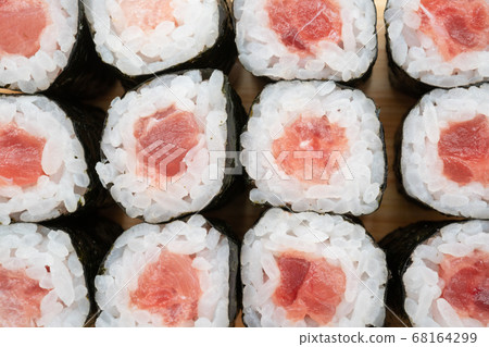 Tuna roll with tuna Tuna roll with tuna 68164299