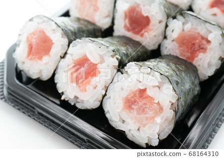 Tuna roll with tuna 68164310