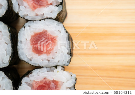 Tuna roll with tuna Tuna roll with tuna 68164311