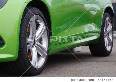 Imported car tires & wheels 68165568